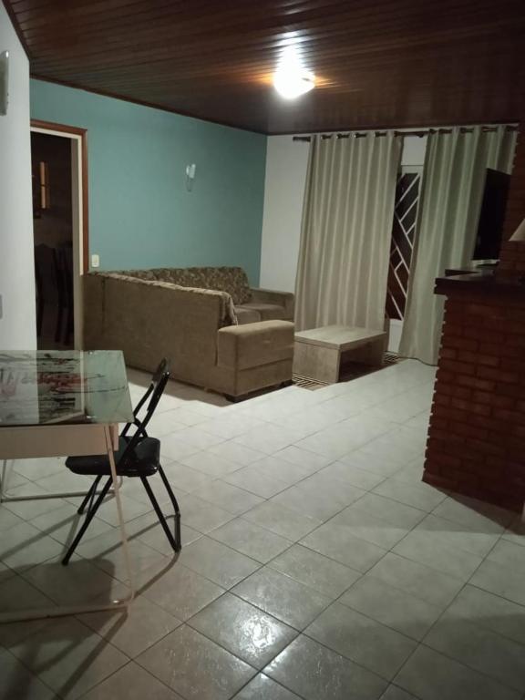  Casa grande e bem localizada