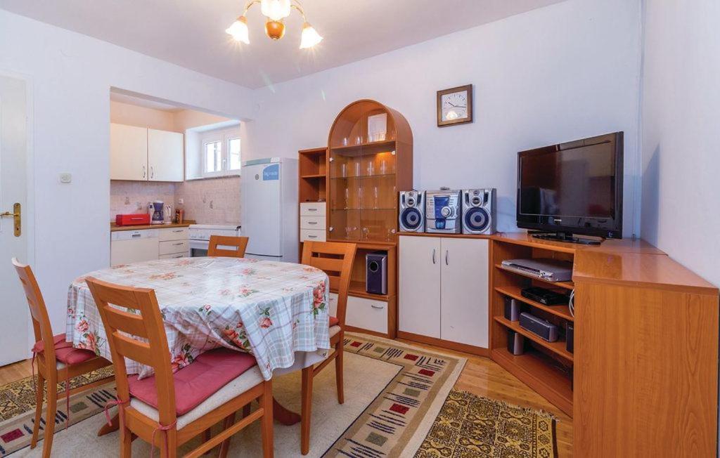 Kuchyň nebo kuchyňský kout v ubytování Apartments Vukelic
