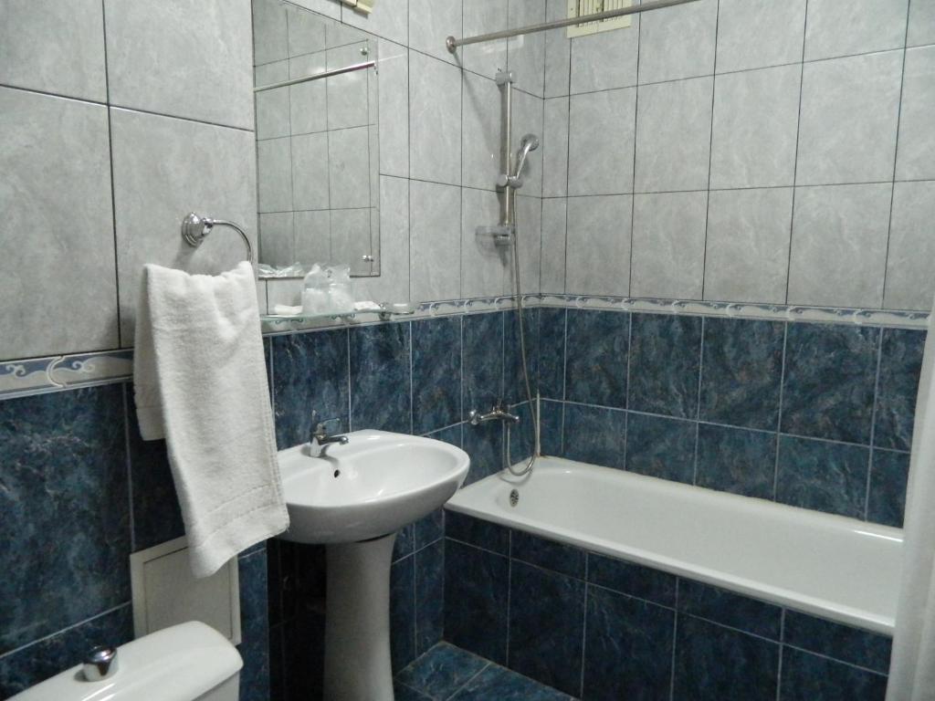 Koupelna v ubytování Elizeu Hotel