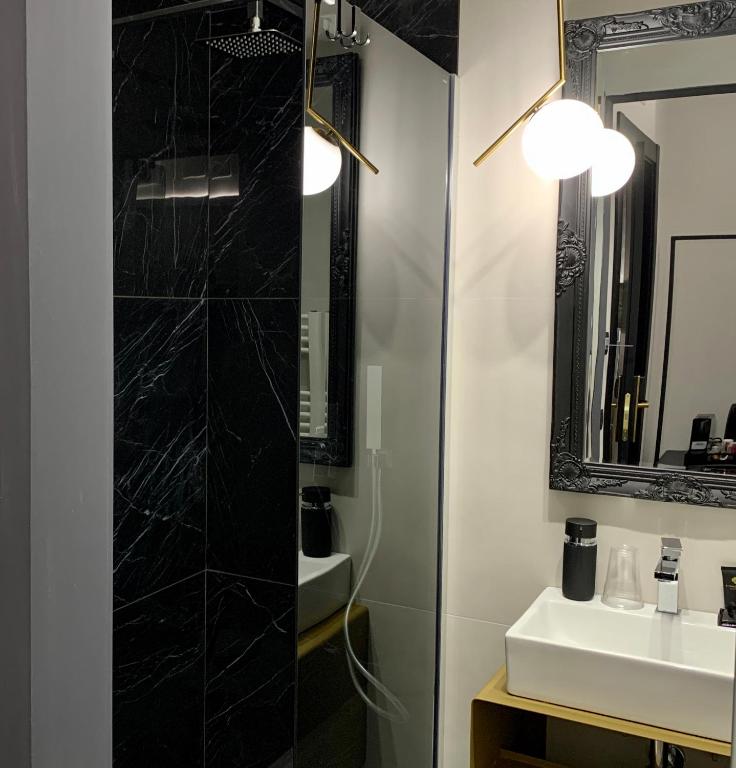 Toledo Boutique Rooms - 11