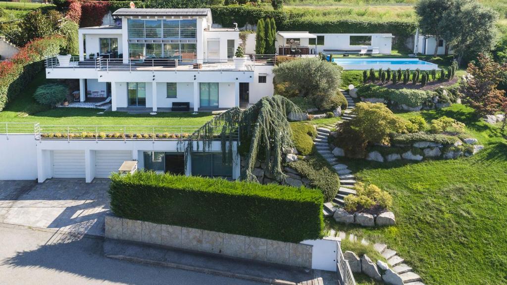 Fotografia z galérie ubytovania Villa Piscina v destinácii Besozzo