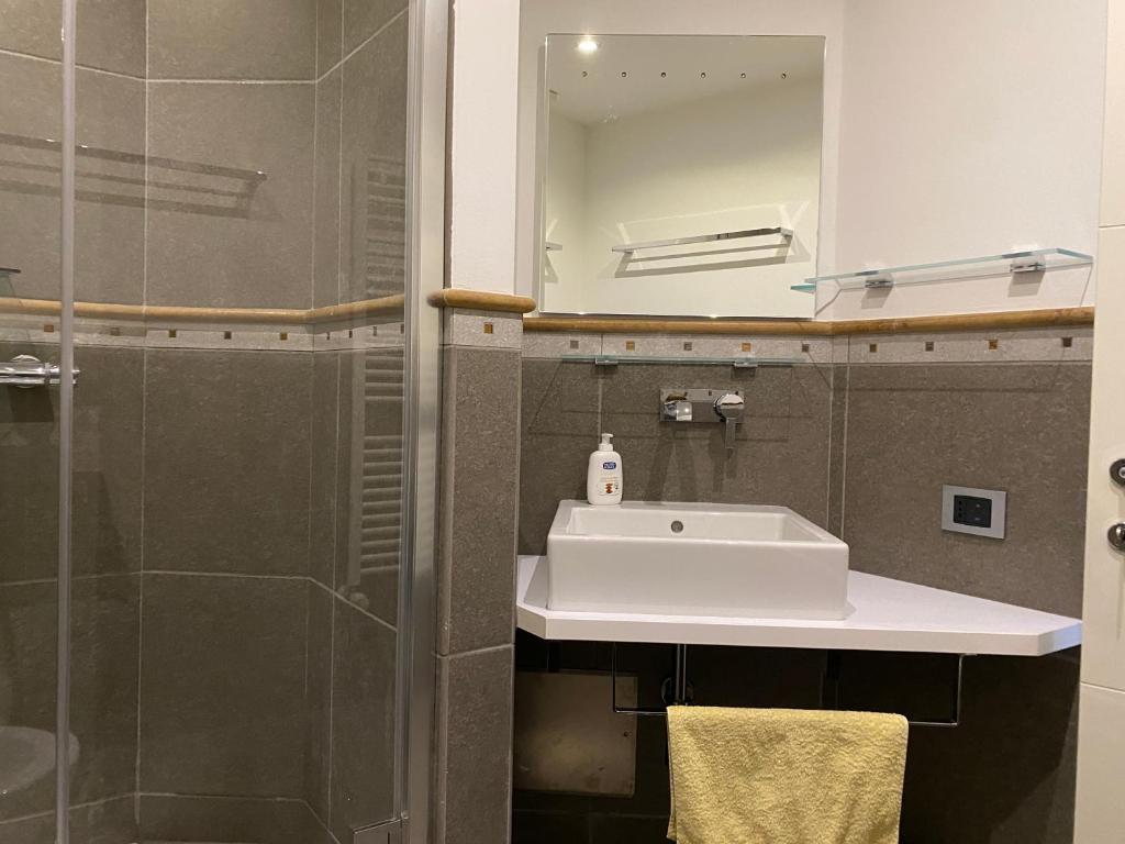Fotografia z galérie ubytovania Villa Piscina v destinácii Besozzo