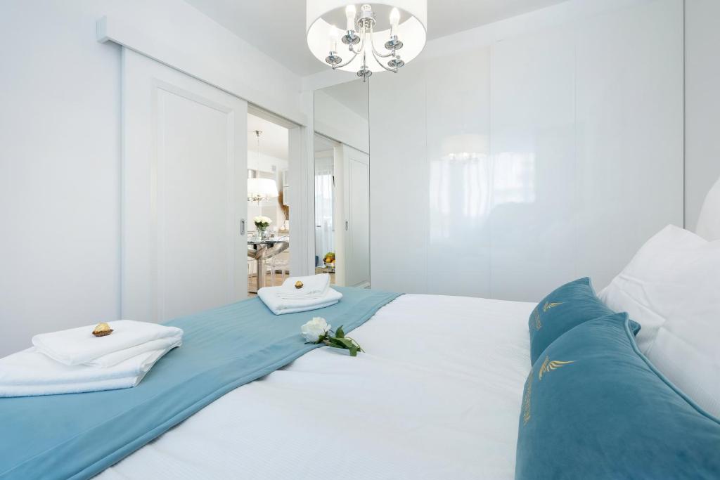Postel nebo postele na pokoji v ubytování Baltini Premium Apartament Bliżej Morza