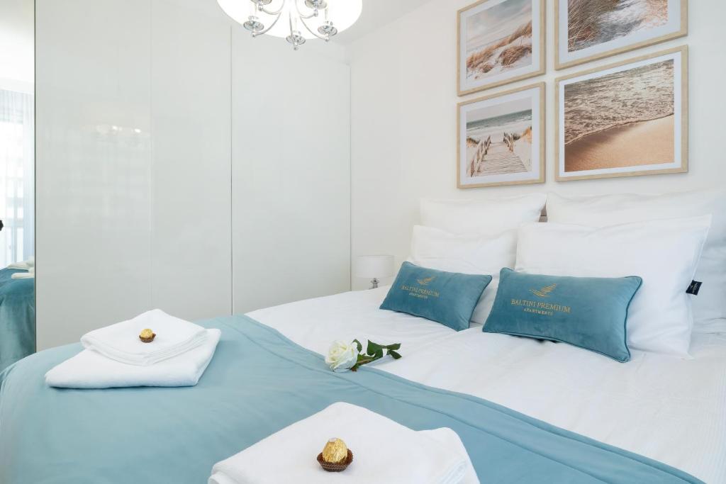 Postel nebo postele na pokoji v ubytování Baltini Premium Apartament Bliżej Morza