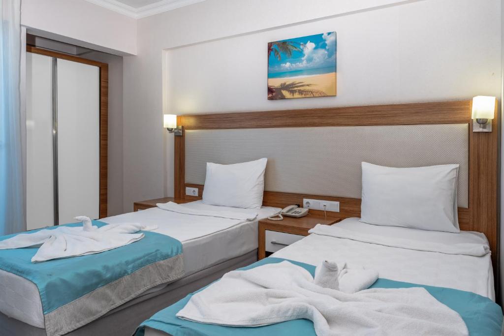 Postel nebo postele na pokoji v ubytování Mesut Hotel