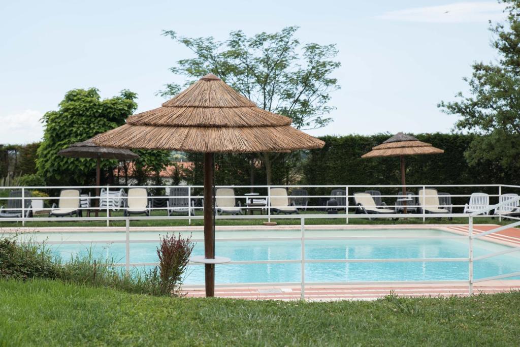 Bazén v ubytování La Locanda di Corrado nebo v jeho okolí