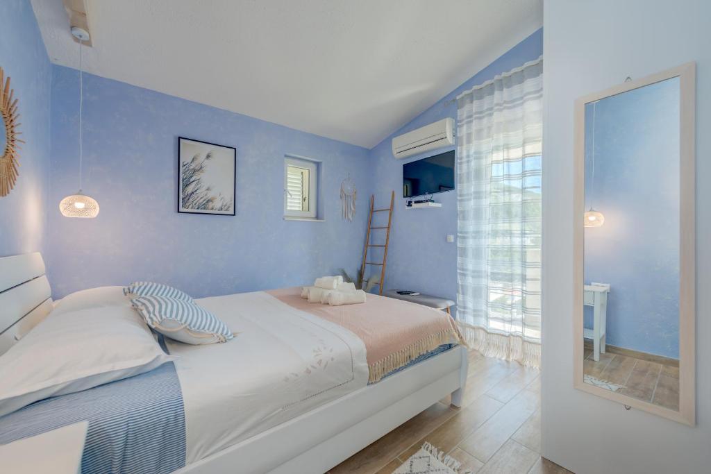 Postel nebo postele na pokoji v ubytování Apartments Jadranka