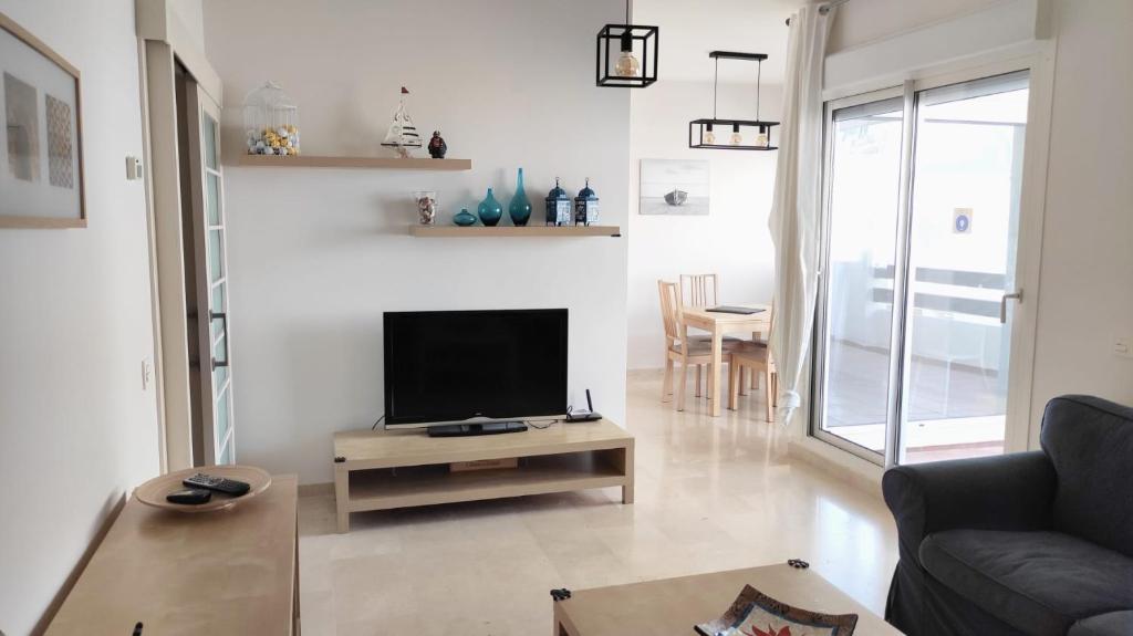 Televízia a/alebo spoločenská miestnosť v ubytovaní Valle Romano Golf Resort Estepona