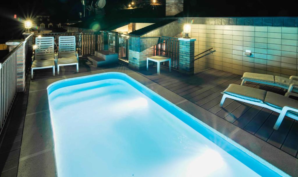 Bazén v ubytování Apartahotel Dos Ríos Ainsa nebo v jeho okolí