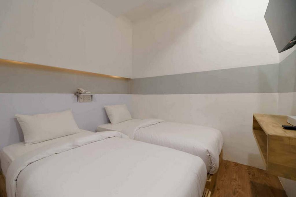 Postel nebo postele na pokoji v ubytování Jotel Guest House Mitra RedDoorz