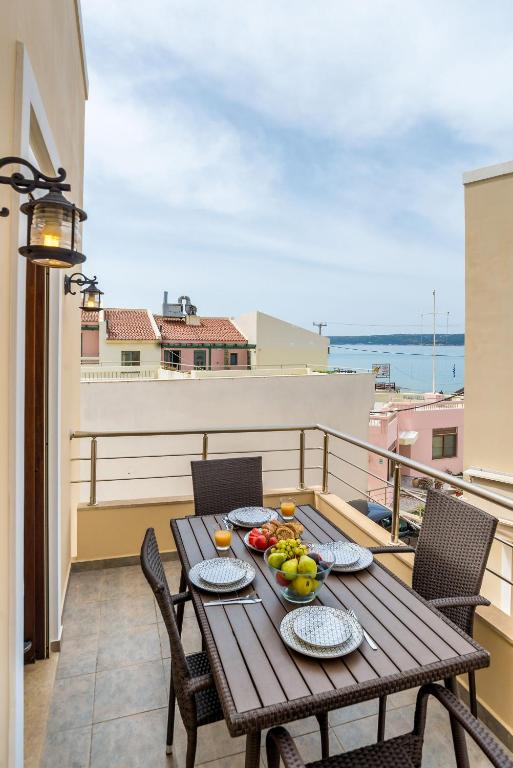 A balcony or terrace at Amphitrite Beach House