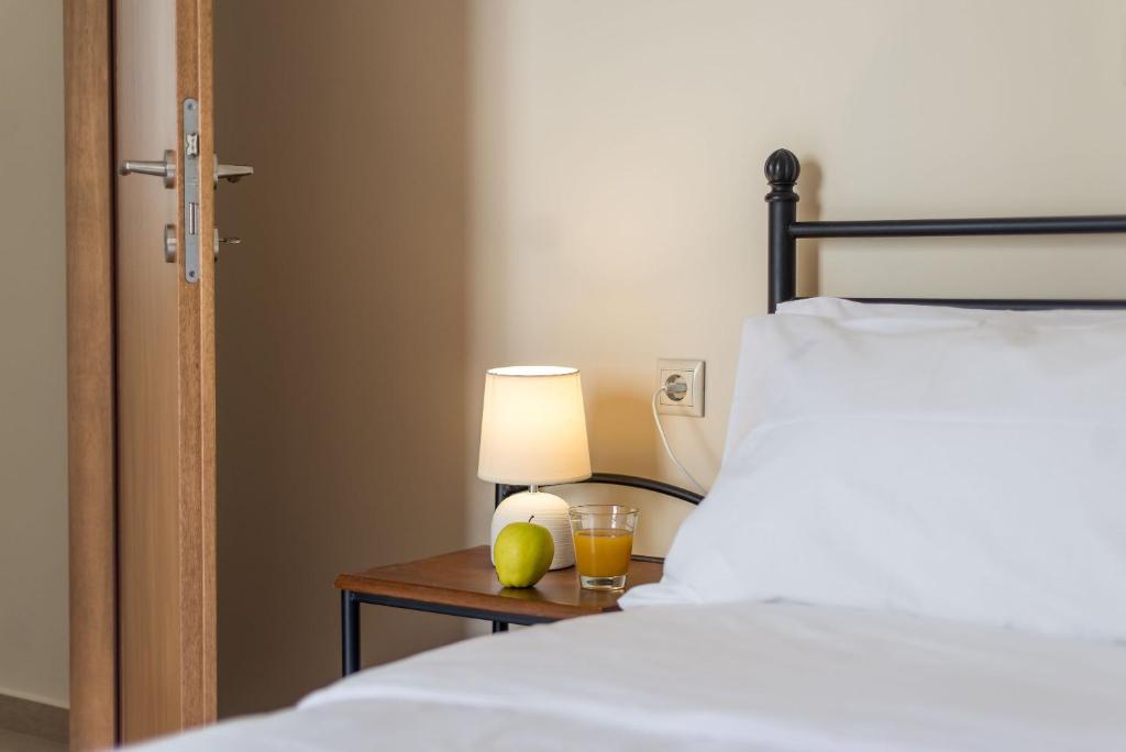 A bed or beds in a room at Amphitrite Beach House
