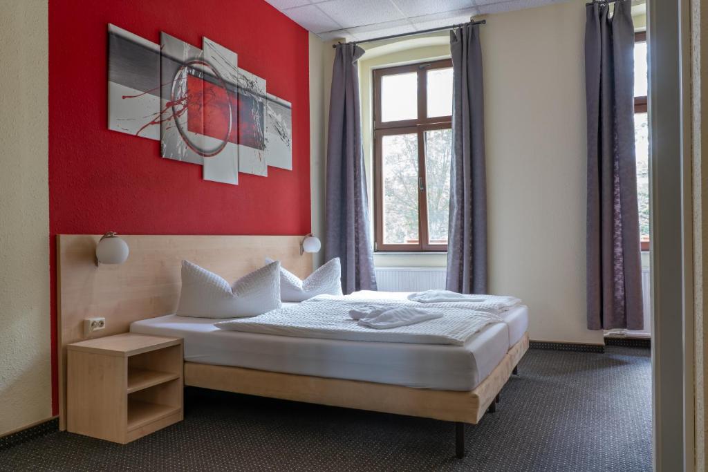 Postel nebo postele na pokoji v ubytování Gästehaus Lisakowski Pension am Brautwiesenpark