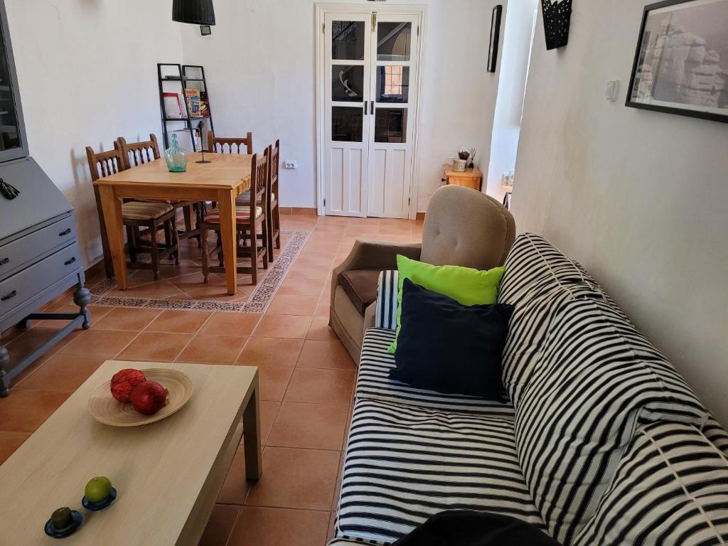 A seating area at VILLA HISPANO-BRASILEÑA SALAR TELETRABAJO RECOMENDABlE