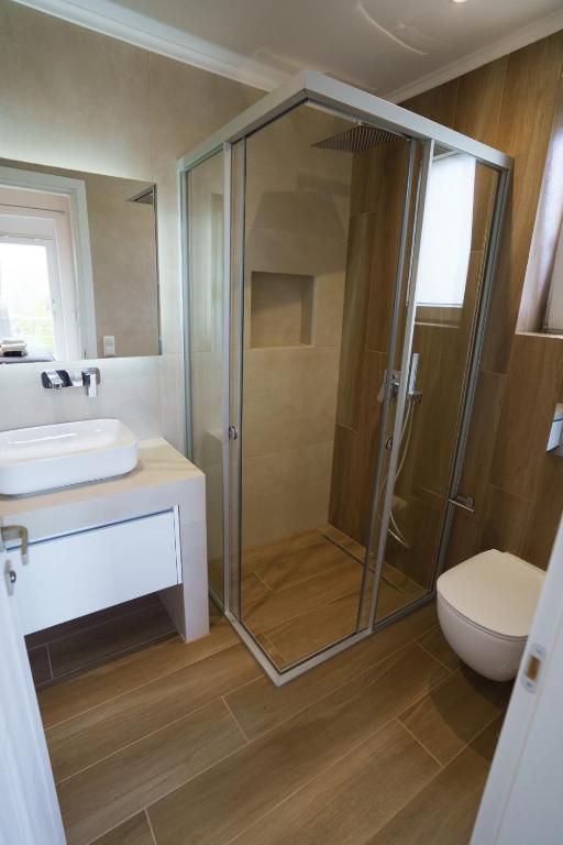 Koupelna v ubytování Astrali Stone Villas