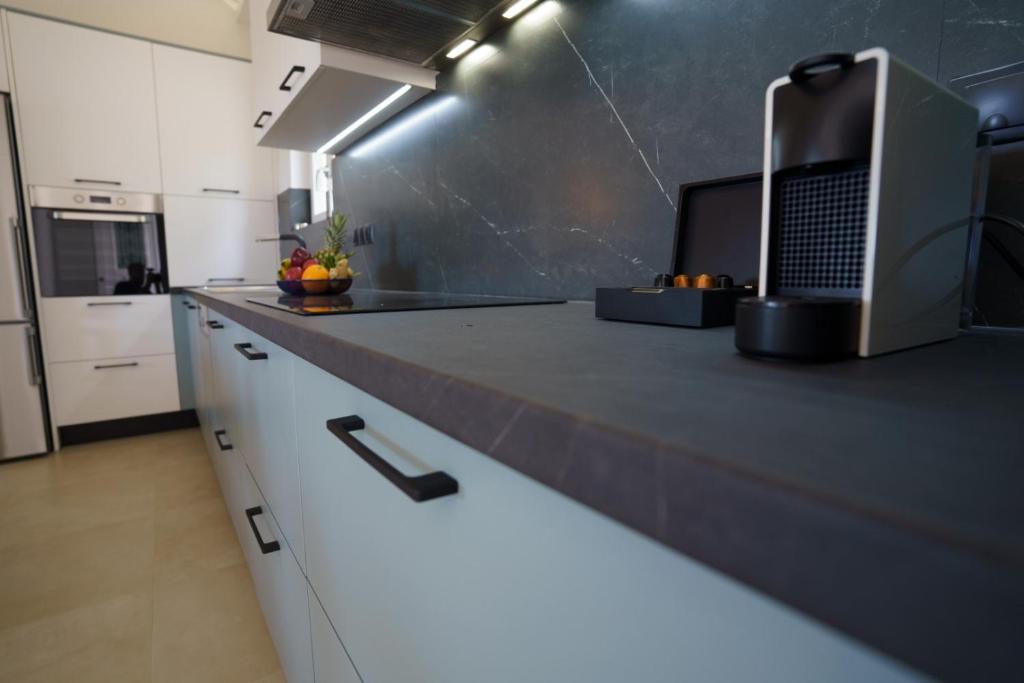 Kuchyň nebo kuchyňský kout v ubytování Astrali Stone Villas