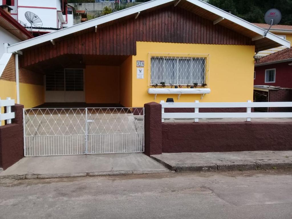  Casa com lareira e 3 quartos de casal em Campos do Jordão