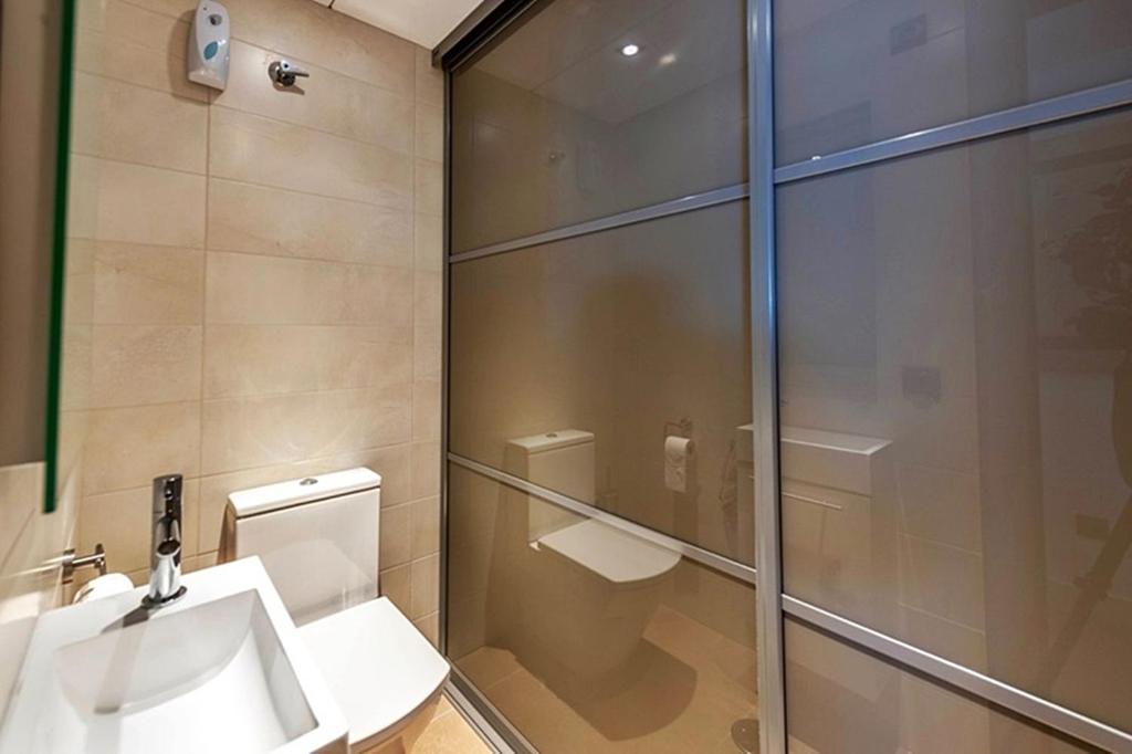 Kúpeľňa v ubytovaní Luxe vakantieappartement aan de jachthaven van Altea met frontaal zeezicht