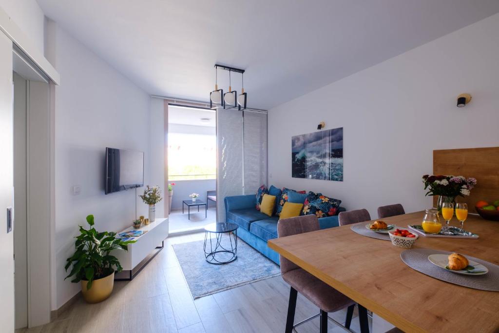 Televízia a/alebo spoločenská miestnosť v ubytovaní MB Luxury Apartments