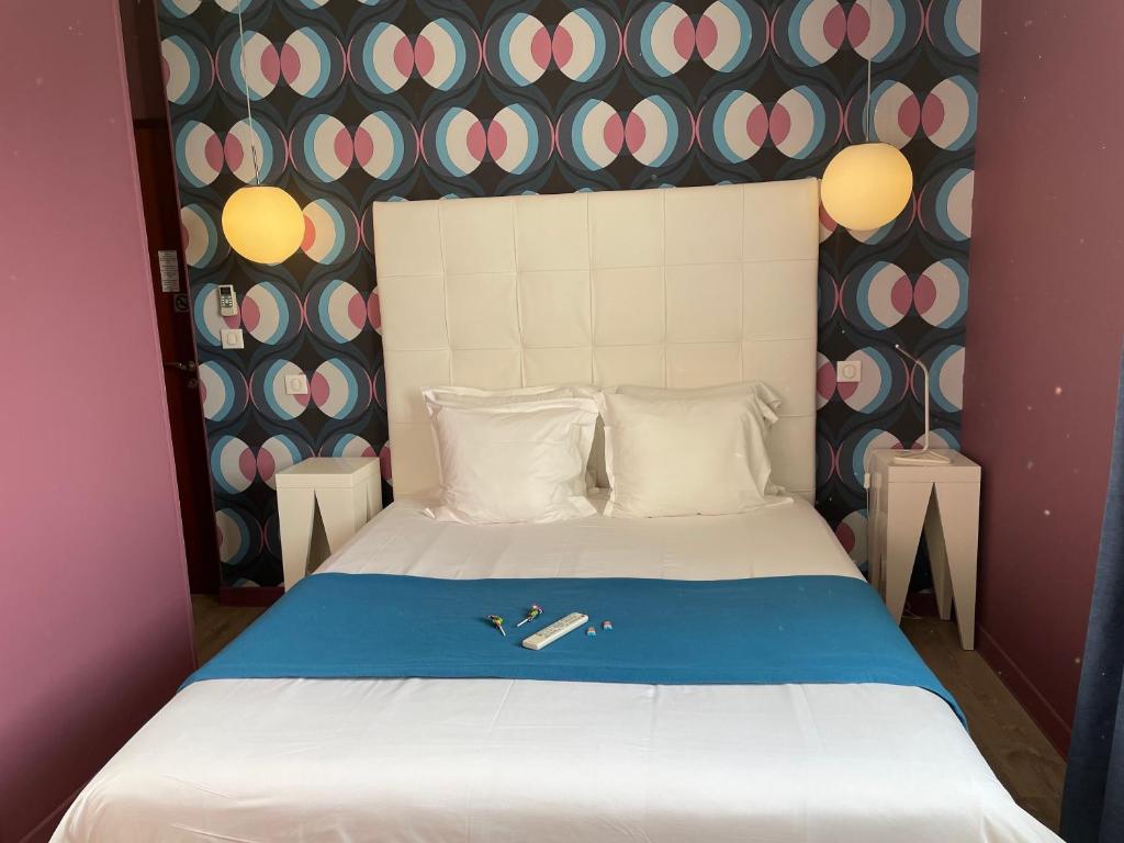 Postel nebo postele na pokoji v ubytování Hôtel Mirano