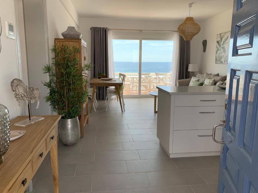 a kitchen with a view of the ocean at Apartamento en Playa Santo Tomas in Es Migjorn Gran