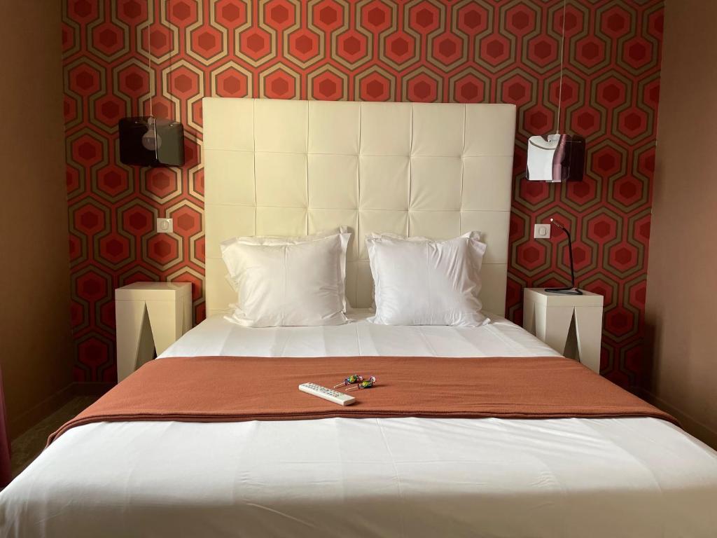 Postel nebo postele na pokoji v ubytování Hôtel Mirano