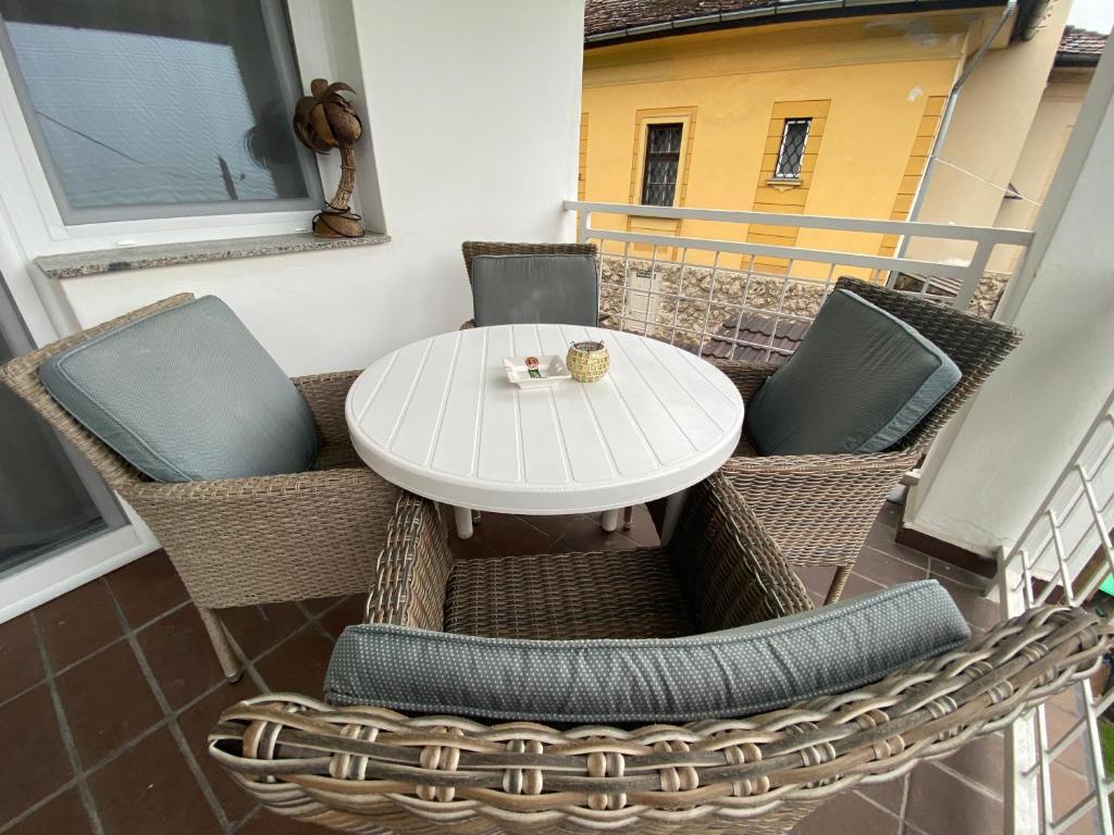 Balkón alebo terasa v ubytovaní Eszter Apartman