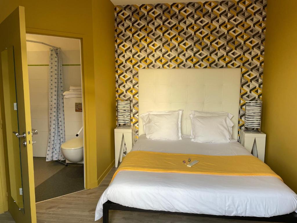 Postel nebo postele na pokoji v ubytování Hôtel Mirano