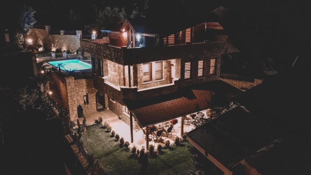 an aerial view of a building with a swimming pool at Taş villa in Kocaeli