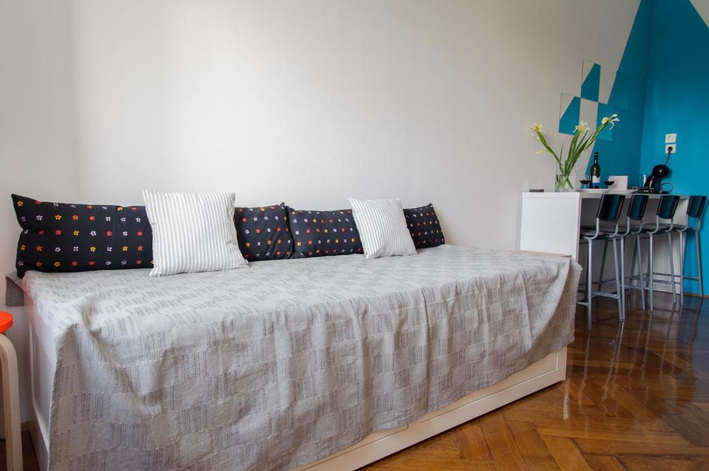 Cozy river view apartment - 7