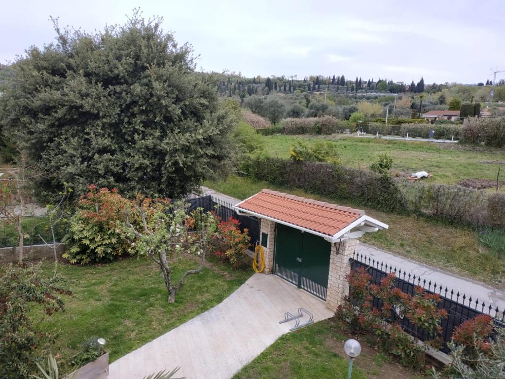 Vonkajšia záhrada v ubytovaní Villa Paradiso del Garda Belvedere