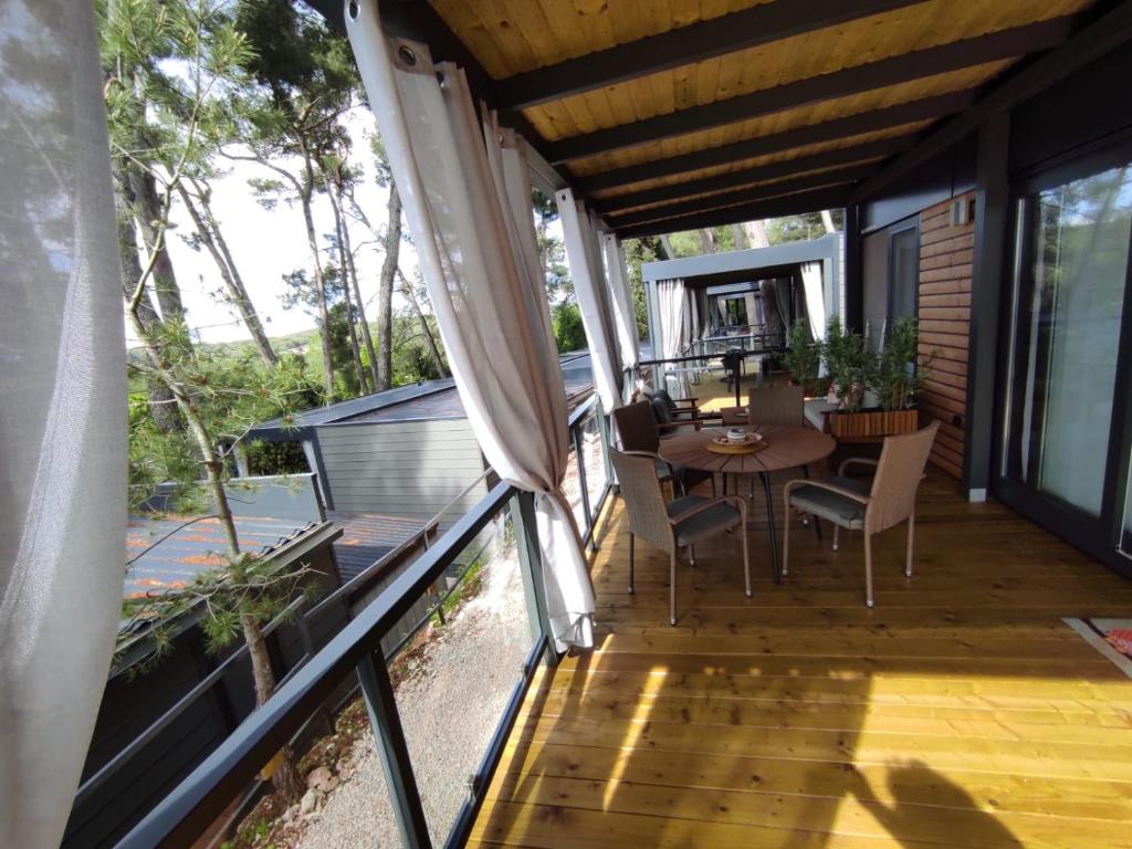 Balkón nebo terasa v ubytování Mobile Home Leggiero 156 - Porton Nature Hideouts