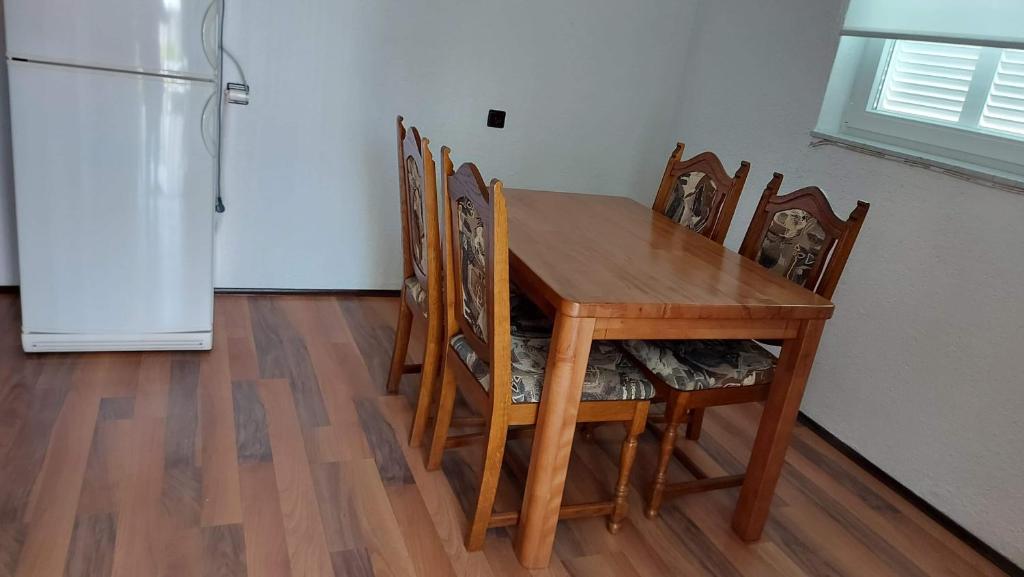 Kuchyňa alebo kuchynka v ubytovaní Apartman Zahira