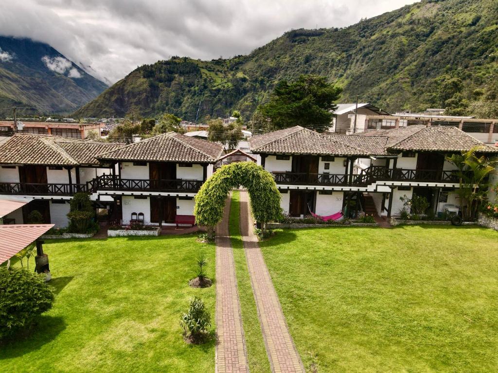 Nespecifikovaný výhled na hory nebo výhled na hory při pohledu z hostelu