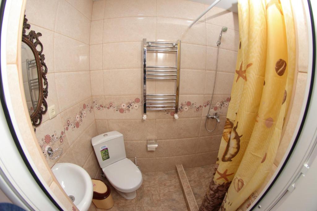 Koupelna v ubytování Vanand Guest House