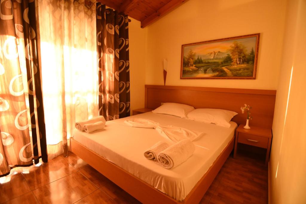 Postel nebo postele na pokoji v ubytování Hotel Ramosaco, Radhimë, Vlorë