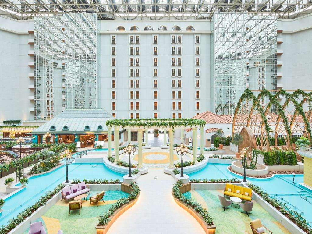 a view of a hotel lobby with a large building at Grand Nikko Tokyo Bay Maihama in Urayasu