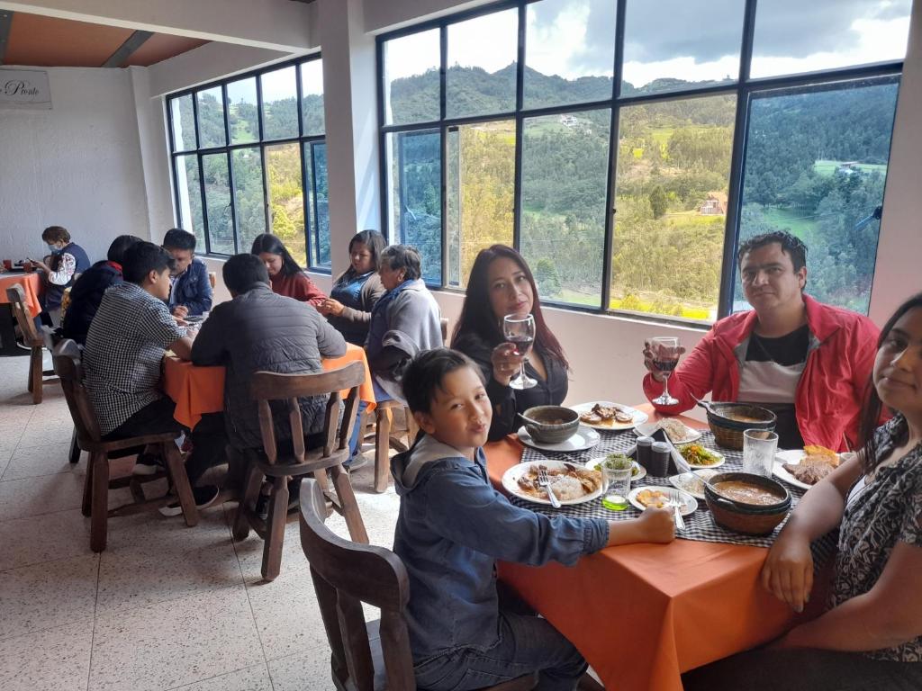 Hosté ubytování Restaurante y Hostal: De La Villa Pa Sumercé