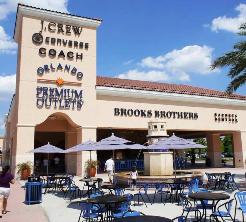 Un restaurant u otro lugar para comer en Holiday Inn Express Hotel & Suites Manchester - Airport by IHG