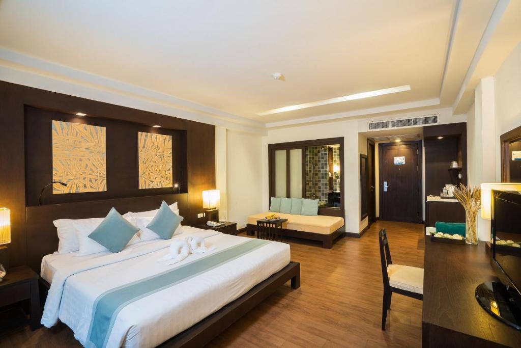Postel nebo postele na pokoji v ubytování KC Grande Resort Koh Chang