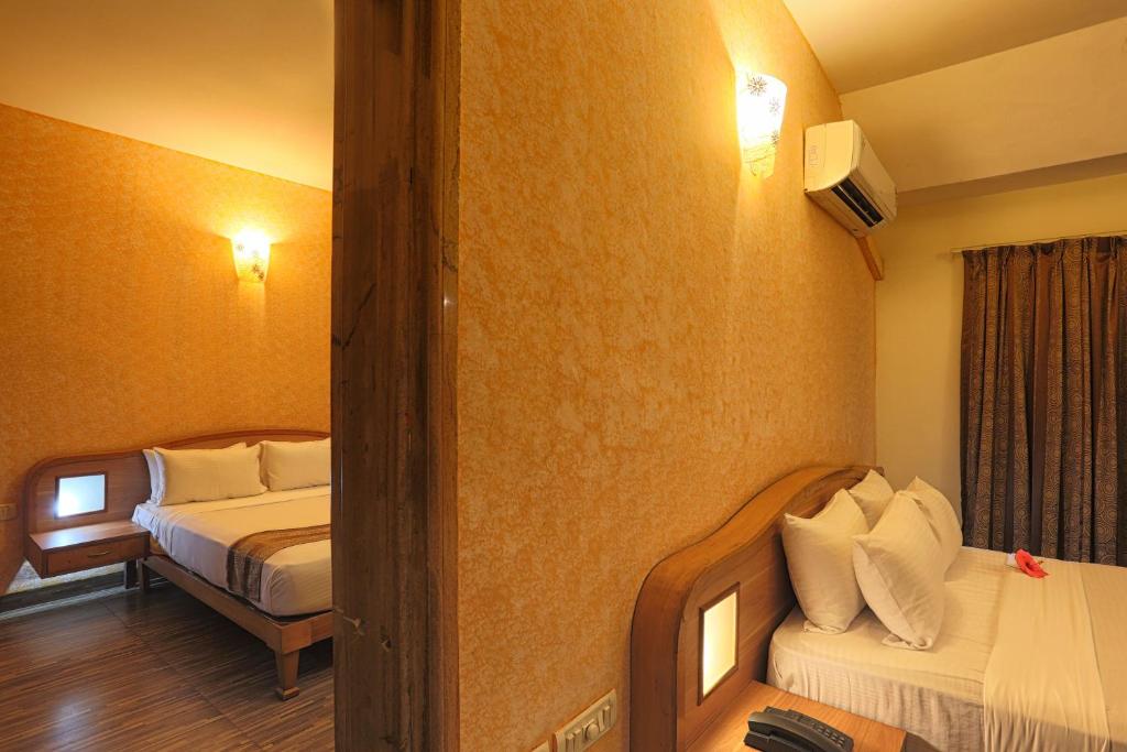 Postel nebo postele na pokoji v ubytování Calangute Residency