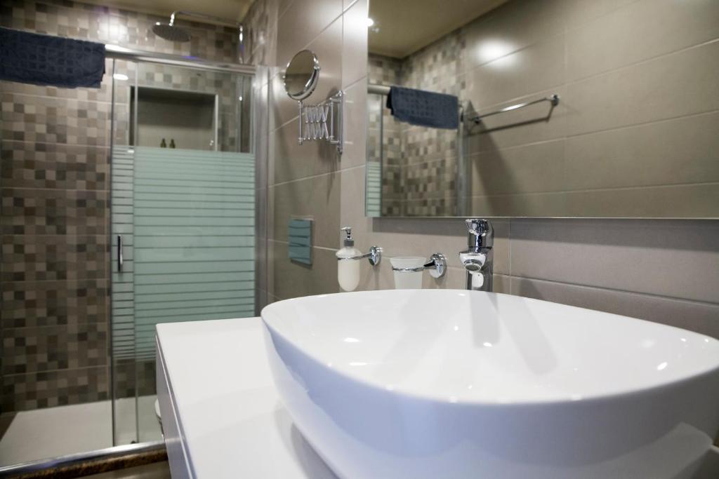 Koupelna v ubytování Minos Boutique Hotel