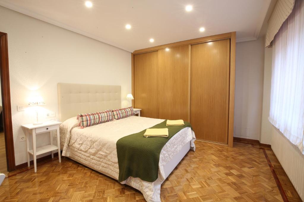Postel nebo postele na pokoji v ubytování Apartamento Oviedo General Elorza