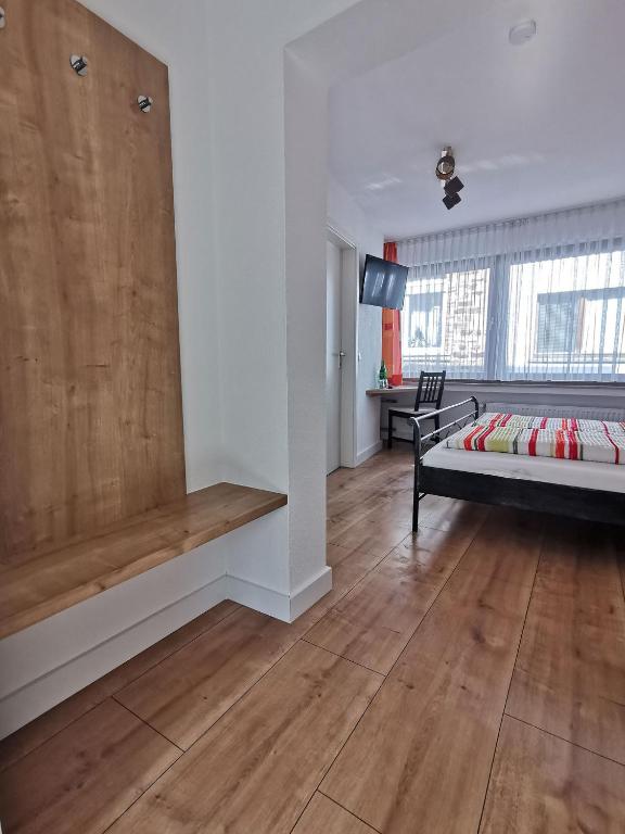 Postel nebo postele na pokoji v ubytování Hotel Garni Eckschänke