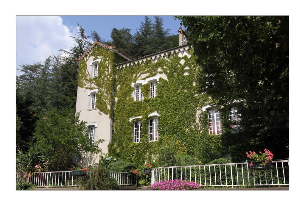 Zahrada ubytování Villa Aimée Luxury Apartments with Heated Pool