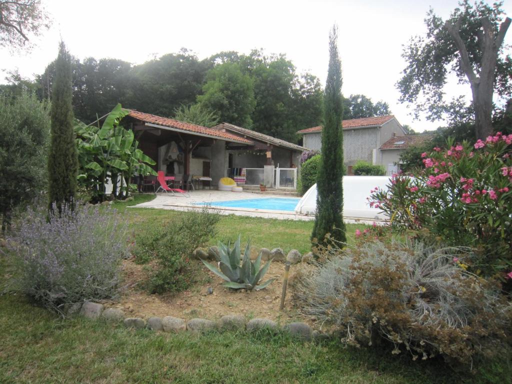 Chambres avec piscine à la campagne