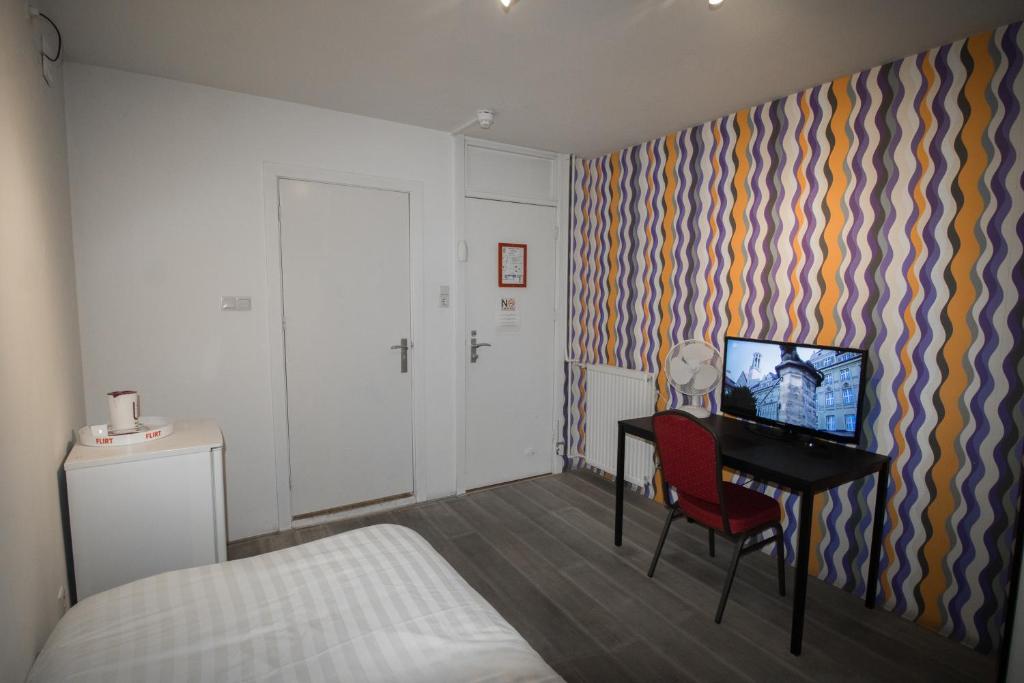 
Single Room with Private Bathroom
