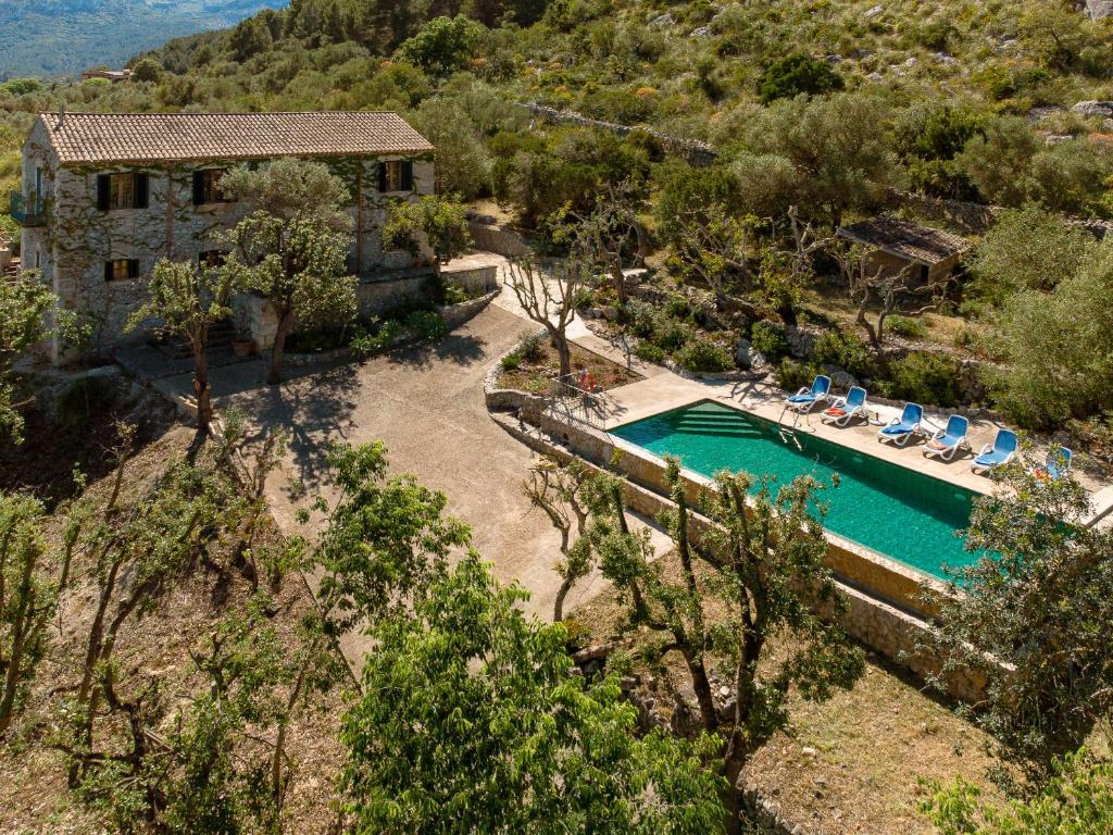 O vedere a piscinei de la sau din apropiere de Villa Muscarolas By home villas 360