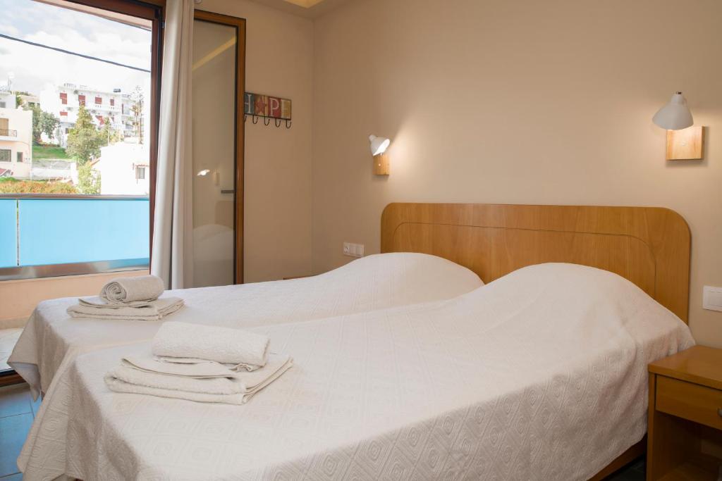 Postel nebo postele na pokoji v ubytování Minos Boutique Hotel