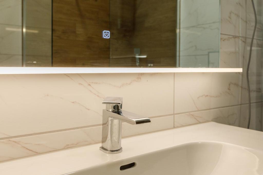 Kúpeľňa v ubytovaní La Bella Centrum Apartmanok Kék Zöld